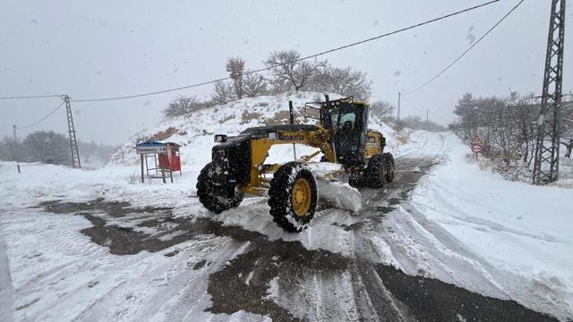 Malatya’da kardan kapanan yollar açılıyor
