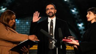 New York'ta Mamdani dönemi başladı: Kur'an-ı Kerim üzerine el basarak yemin etti