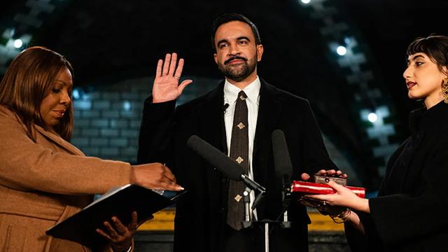 New York'ta Mamdani dönemi başladı: Kur'an-ı Kerim üzerine el basarak yemin etti