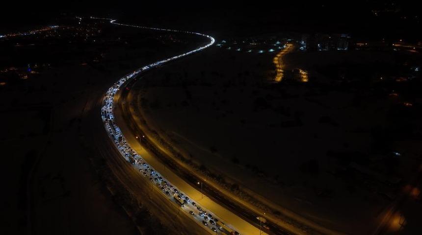 TEM Otoyolu&rsquo;nun Bolu ge&ccedil;işi 7 saat sonra ulaşıma a&ccedil;ıldı