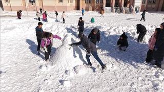 İstanbul'da okul tatili haberleri peş peşe geldi! Beşiktaş, Kağıthane, Sarıyer, Beykoz ve Şile ilçelerinde eğitime kar engeli