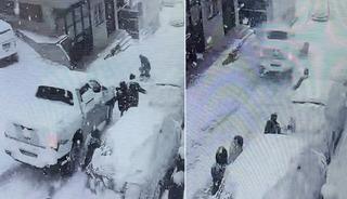 Karda kayan ara&ccedil; oyun oynayan &ccedil;ocukları ezdi!