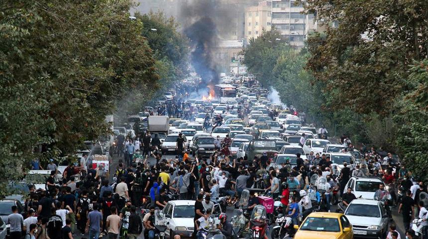 İran&rsquo;daki protestolarda can kaybı 4&rsquo;e y&uuml;kseldi