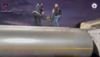 Yer: Diyarbakır! 32 g&ouml;&ccedil;men atık tankerinden &ccedil;ıktı: 4 organizat&ouml;r tutuklandı