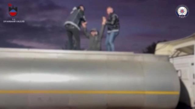 Yer: Diyarbakır! 32 göçmen atık tankerinden çıktı: 4 organizatör tutuklandı