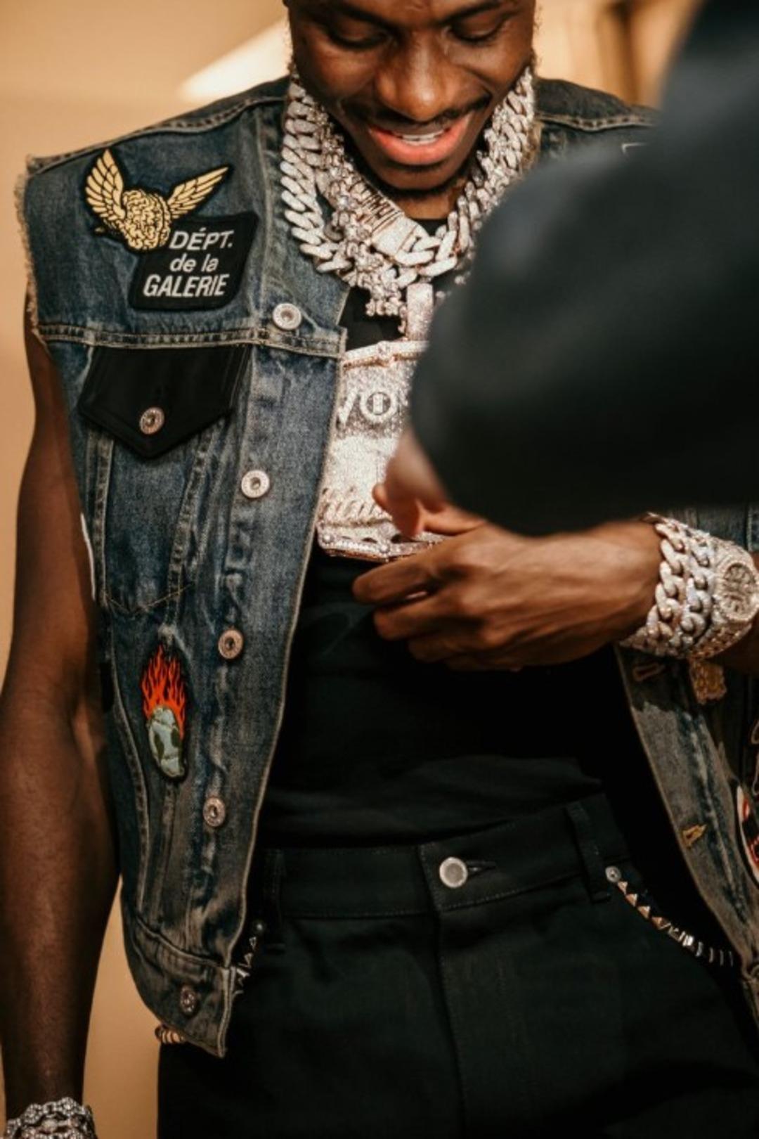 Victor Osimhen in dev elmas kolyesi servet değerinde! 986 karat elmas, 1,5 kilo ağırlık...  2