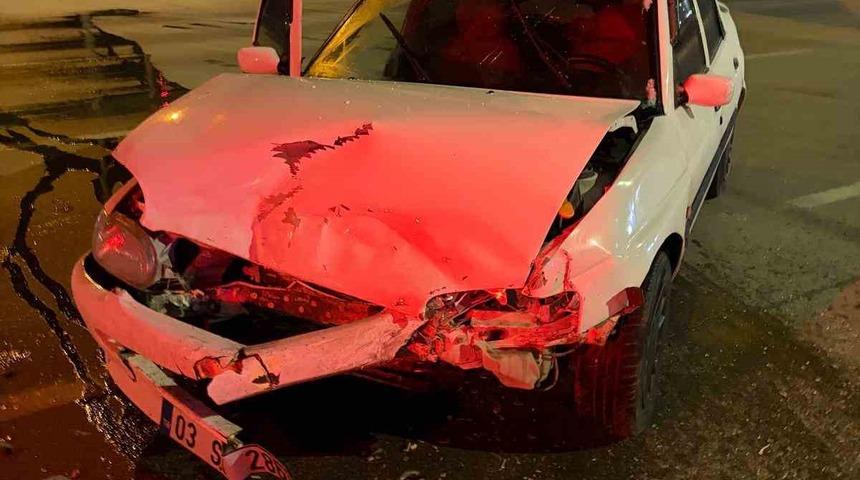 Otomobillerin &ccedil;arpıştığı kazada 4 kişi yaralandı