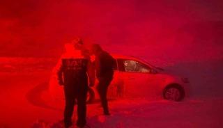 Ağrı&rsquo;da AFAD ekipleri mahsur kalan vatandaşlara ulaştı