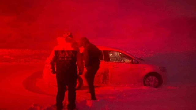 Ağrı’da AFAD ekipleri mahsur kalan vatandaşlara ulaştı