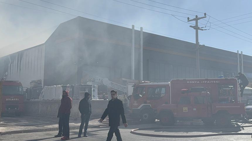 Konya'da sanayi sitesindeki depoda &ccedil;ıkan yangın s&ouml;nd&uuml;r&uuml;ld&uuml;