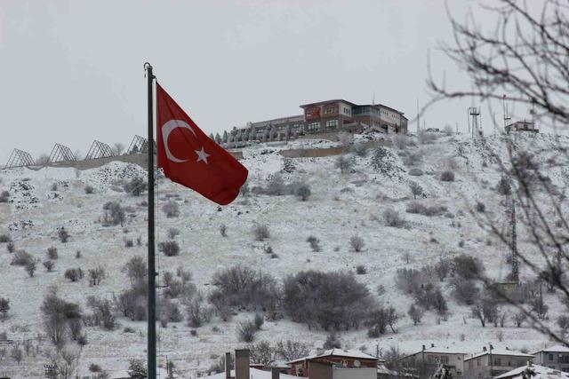Yozgat&rsquo;ta kar bereketi: Hem doğa sevindi hem &ccedil;ocuklar 3