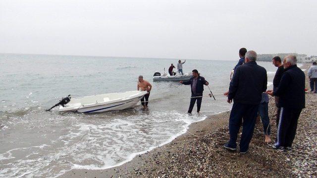 Tekneleri alabora olan balıkçılar kurtarıldı