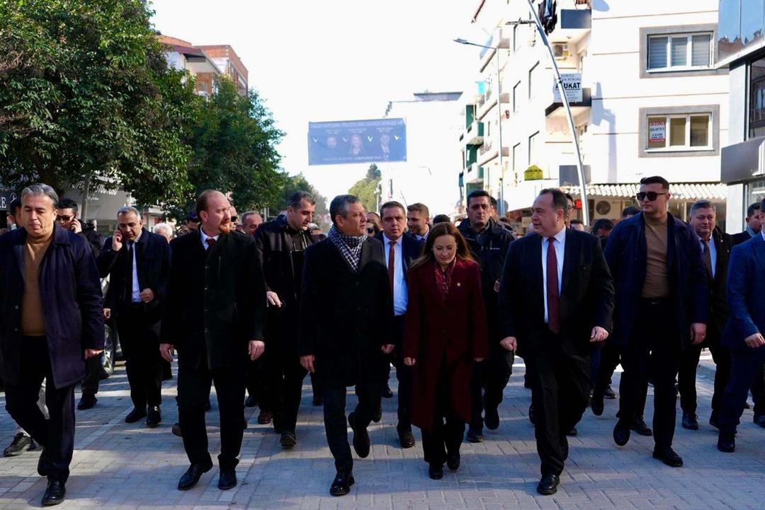 &Ouml;zg&uuml;r &Ouml;zel den CHP li belediyelere &ccedil;ok konuşulacak &ccedil;ağrı: "AK Partili ve MHP li başkanları davet etsinler" 6