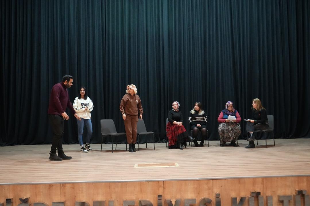 Gündüz temizlik işçisi, akşam sahnenin parlayan yıldızı! 3