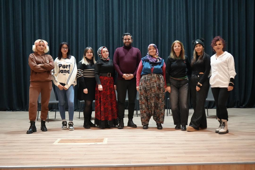 Gündüz temizlik işçisi, akşam sahnenin parlayan yıldızı! 5