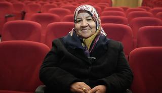 G&uuml;nd&uuml;z temizlik iş&ccedil;isi, akşam sahnenin parlayan yıldızı!