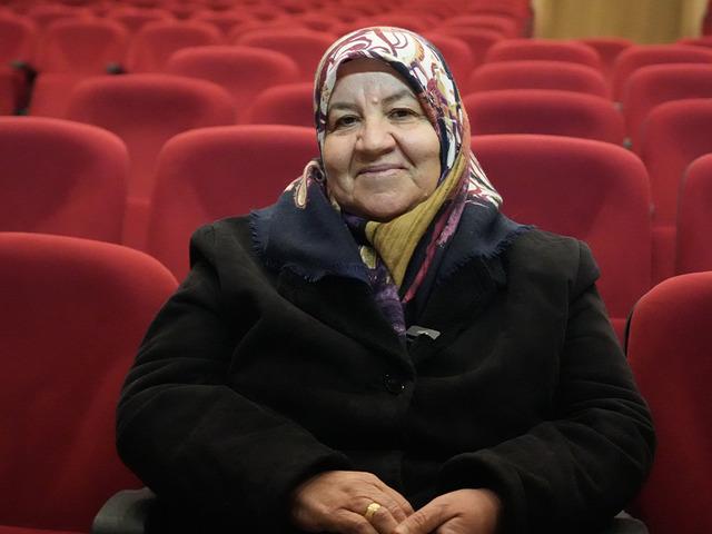 G&uuml;nd&uuml;z temizlik iş&ccedil;isi, akşam sahnenin parlayan yıldızı!