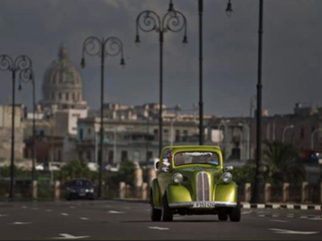 K&uuml;ba'nın birbirinden harika klasik arabaları