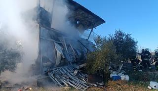 Muğla'da yangın! Prefabrik ev ile otomobil kullanılamaz hale geldi