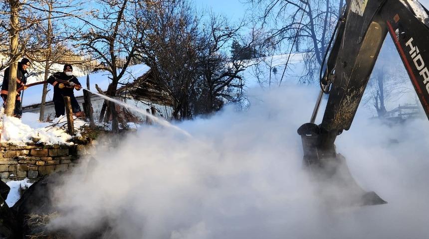 Sinop'ta ahır yangını! 9 b&uuml;y&uuml;kbaş hayvan telef oldu