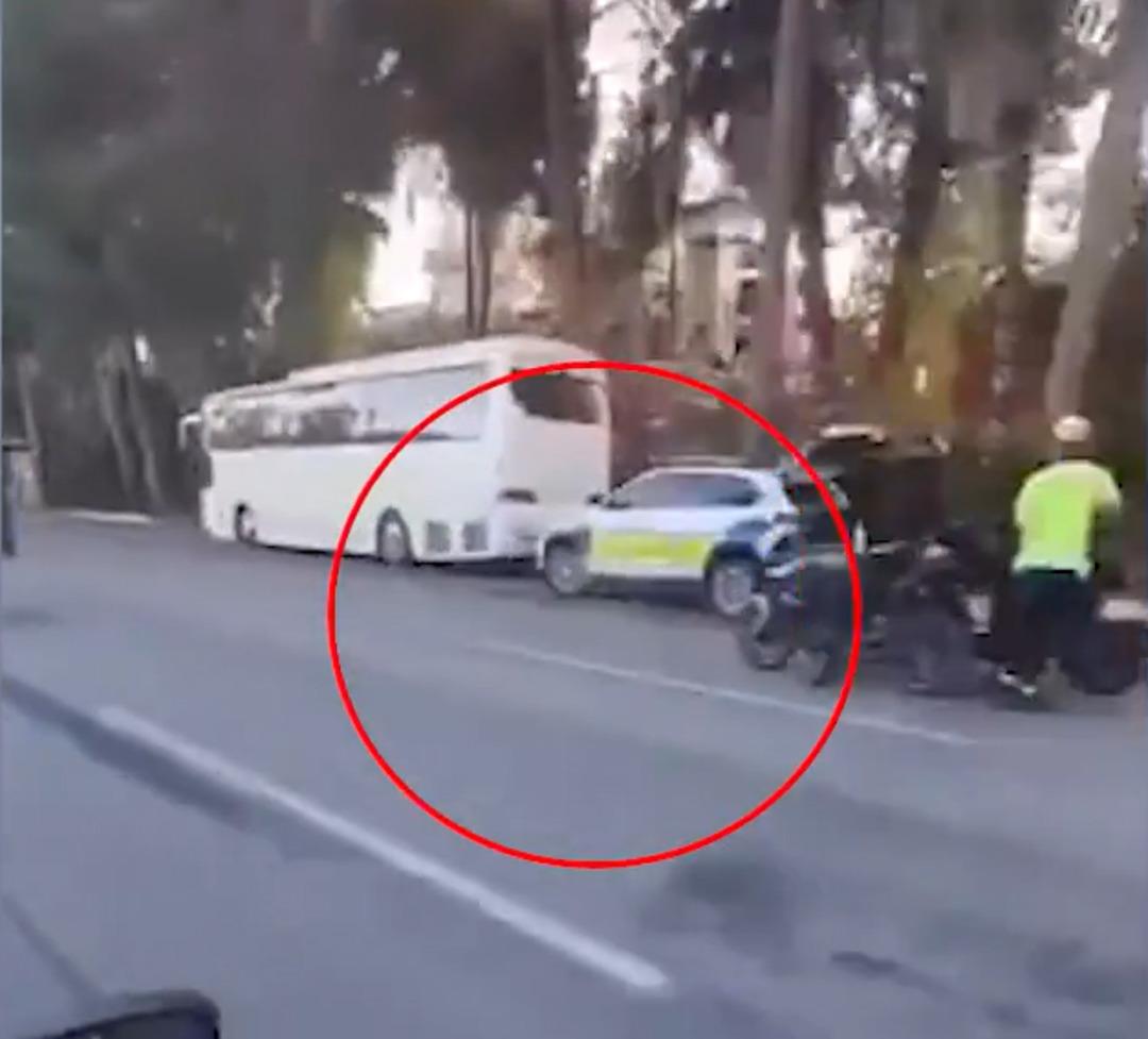 Bakan Yerlikaya duyurdu: "Polislerimizin &uuml;zerine motosiklet s&uuml;ren şahıslar tutuklandı" 1