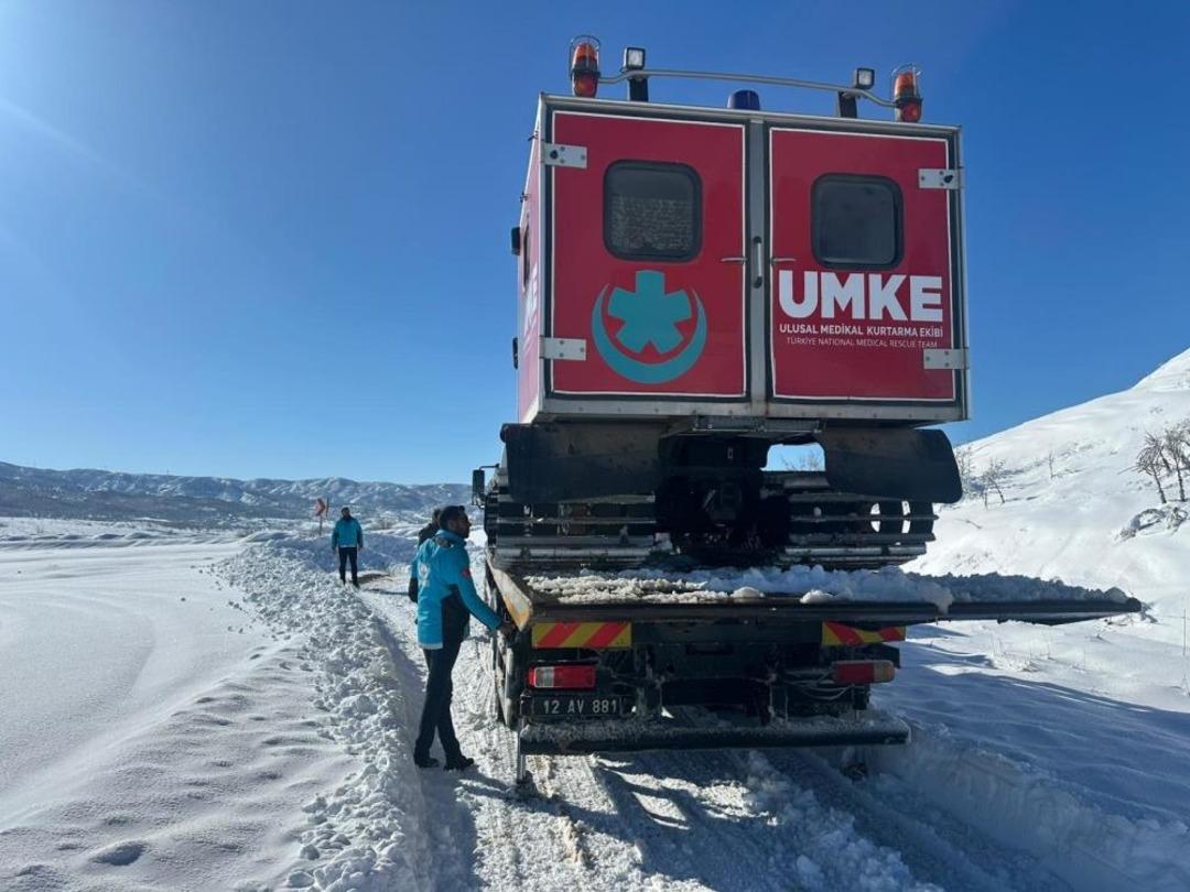 Bingöl’de UMKE ekipleri zorlu kış şartlarında hastaya umut oldu 2