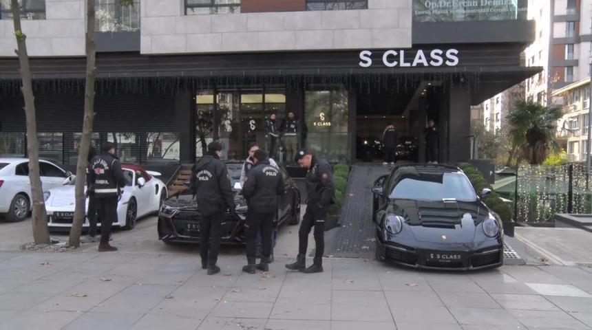 Kadık&ouml;y&rsquo;de vurgun iddiasıyla g&uuml;ndeme gelen galeriye operasyon: Hepsi tek tek &ccedil;ıkarıldı