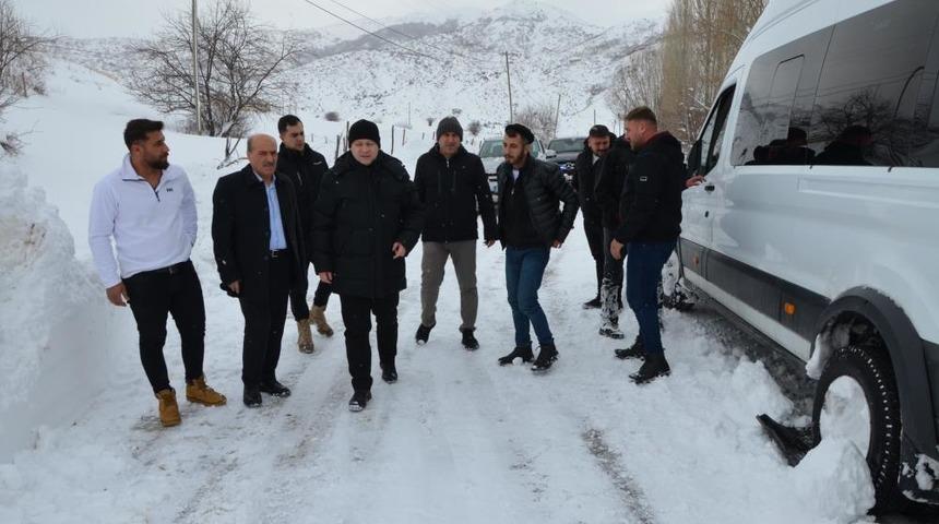 Yolda mahsur kalanların imdadına Kaymakam yetişti