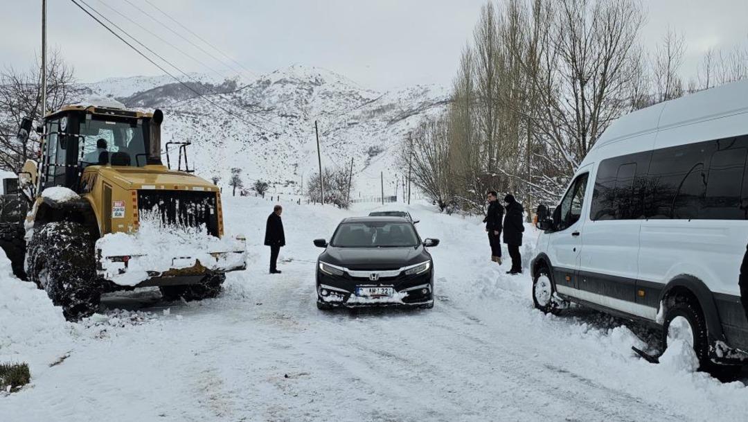 Yolda mahsur kalanların imdadına Kaymakam yetişti 2