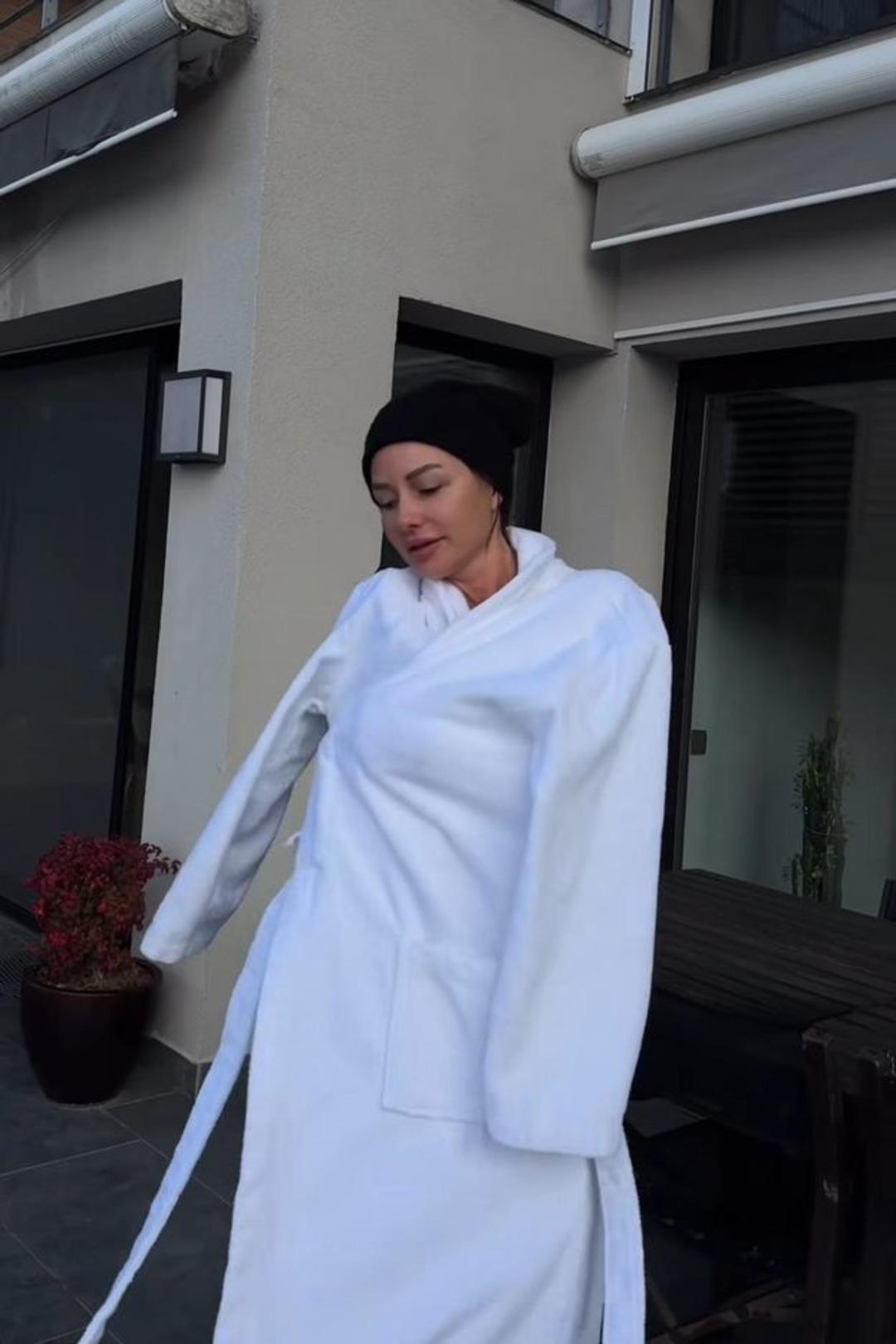 Yasemin Ergene buz tutan havuzuna girdi! Sosyal medya onu konuştu 4