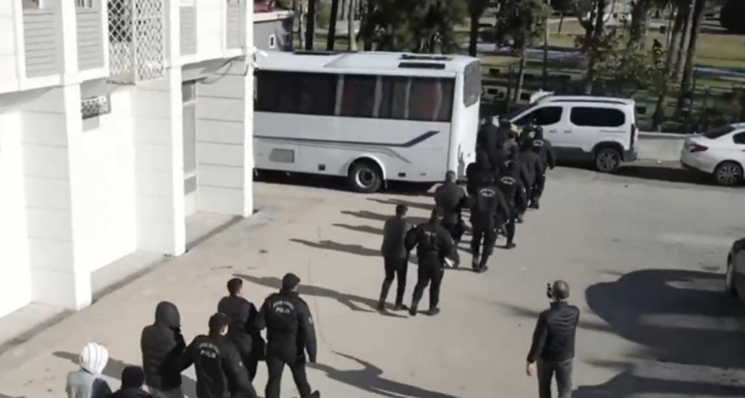 Change araç çetesi çökertildi! Şasi numaralarını değiştirip, ağır hasarlı araçları piyasaya sürüyorlarmış... Hepsine el konuldu 1