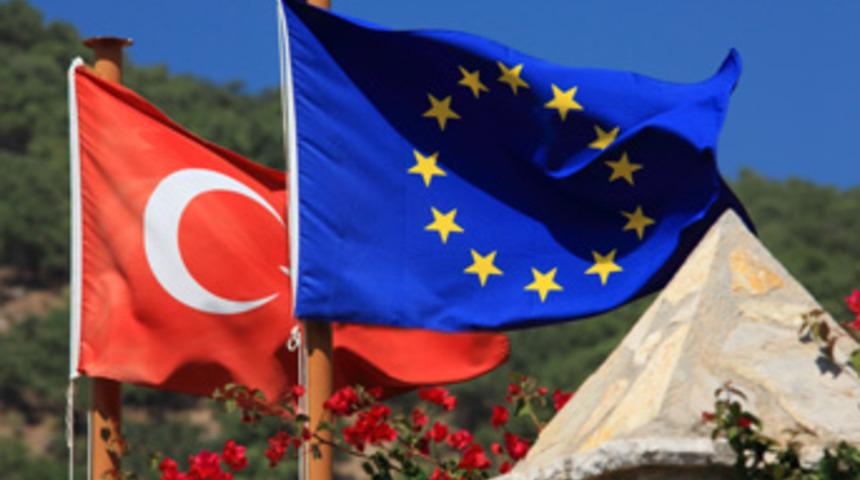 AB: Türkiye yüzde 2.8 büyüyecek
