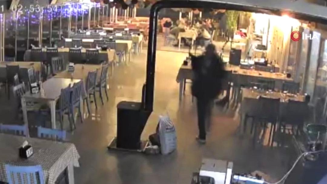 Balıkesir deki restorana yılbaşı gecesi kanlı baskın! Tüfekle geri döndü... Cinayet anı kamerada 1