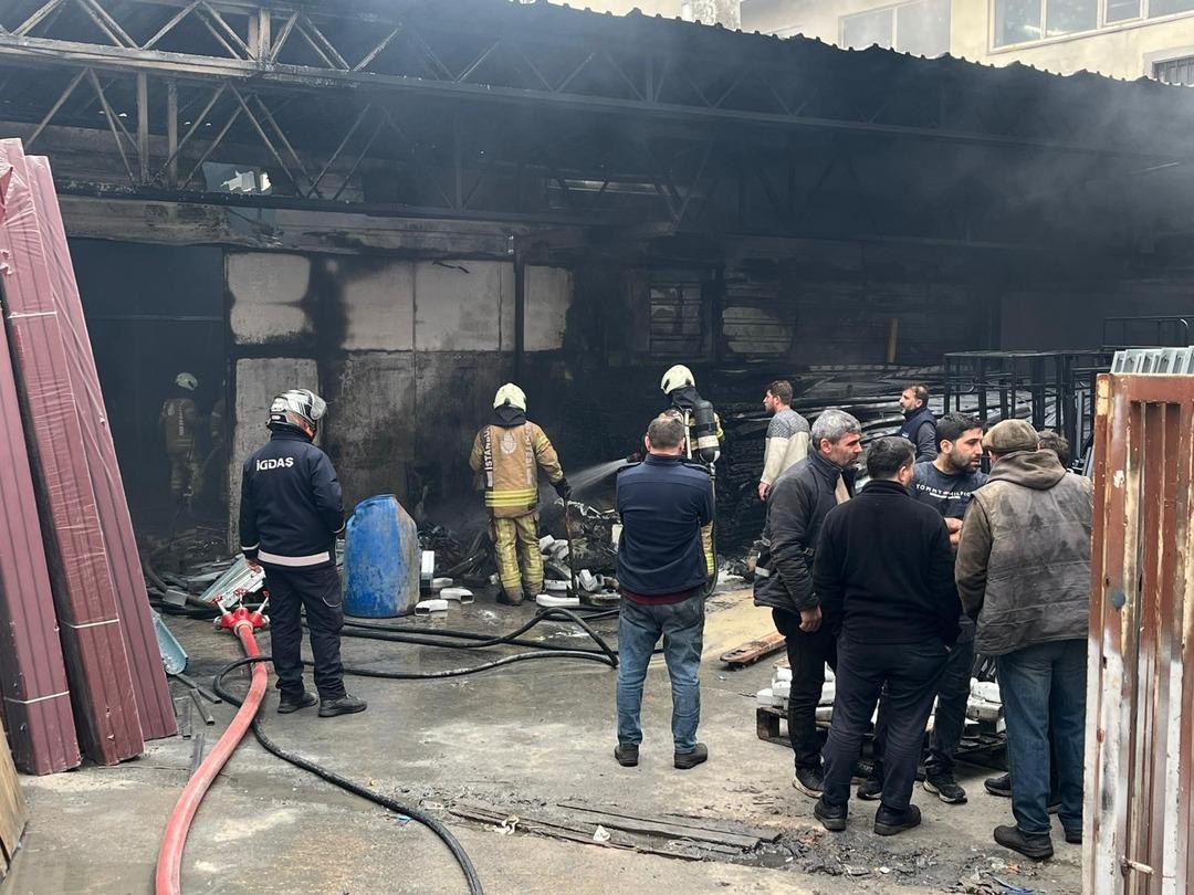 Sultanbeyli deki fabrikada peş peşe patlamalar! Alevlere teslim oldu 1