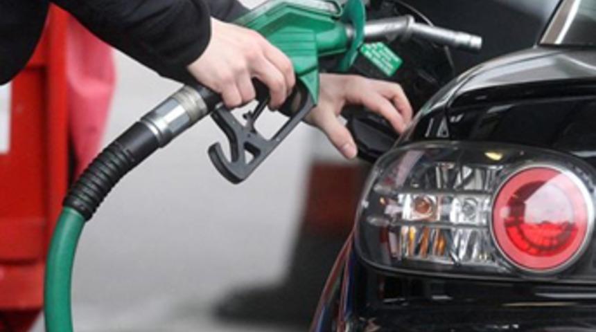 Benzine 27, motorine 24 kez zam