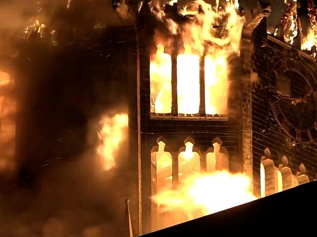 154 yıllık kilise yılbaşında k&uuml;le d&ouml;nd&uuml;! 