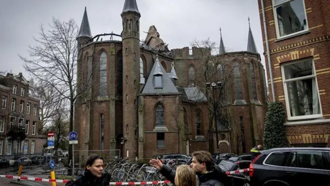 154 yıllık kilise yılbaşında küle döndü! 1