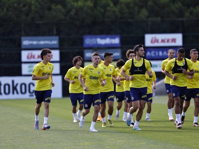 Fenerbah&ccedil;e'de herkesi şaşırtan karar! Yıldız ismin lisansı askıya alınabilir