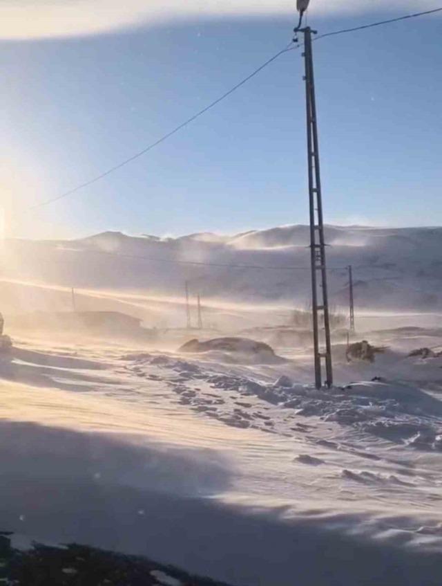 Iğdır&rsquo;ın y&uuml;ksek kesimlerinde tipi ve fırtına hayatı olumsuz etkiliyor 1