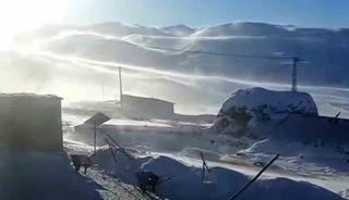 Iğdır&rsquo;ın y&uuml;ksek kesimlerinde tipi ve fırtına hayatı olumsuz etkiliyor