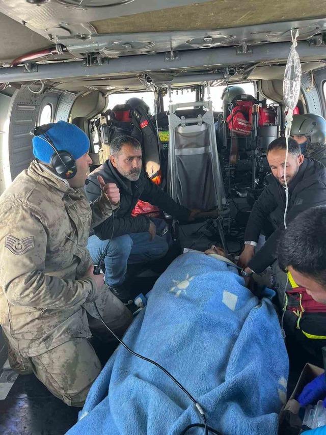 Jandarmadan kar altında filmleri aratmayan kurtarma operasyonu 1