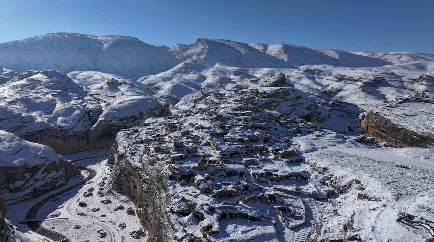 Jandarmadan kar altında filmleri aratmayan kurtarma operasyonu