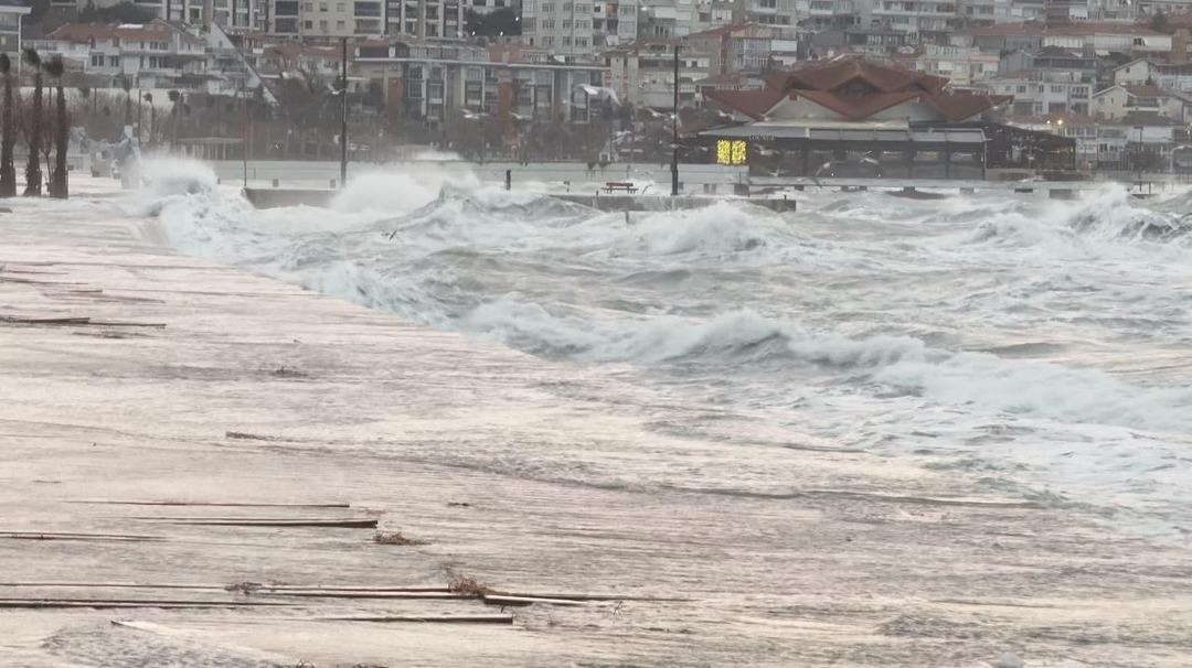 İstanbul da lodos hayatı olumsuz etkiledi! Kritik doğal gaz uyarısı 1