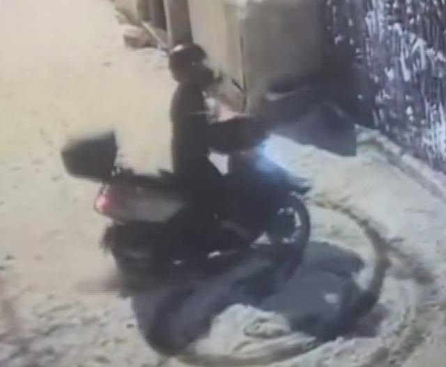 Karlı havada motosikletle drift attığı anlar kamerada 1