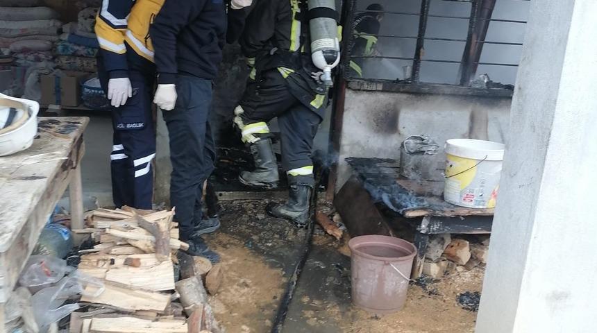 Evde &ccedil;ıkan yangında &ouml;ld&uuml;