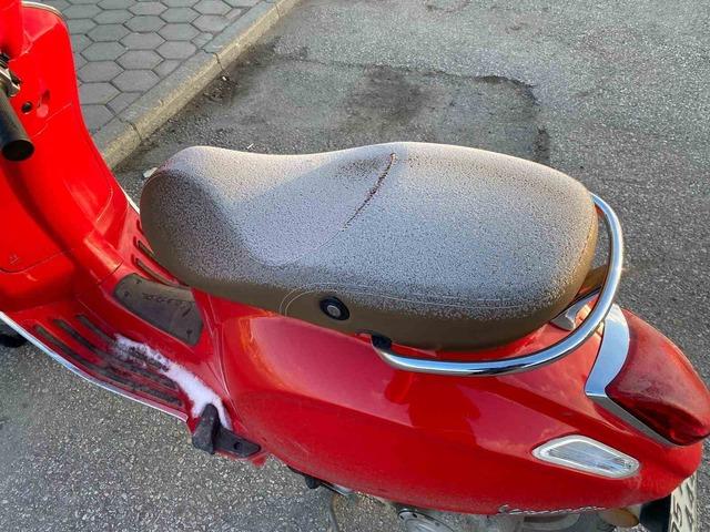 Hava sıcaklığı sıfır derecenin altına d&uuml;şt&uuml;, ara&ccedil;lar buzla kaplandı 5