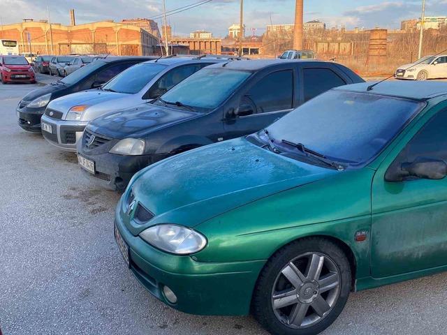 Hava sıcaklığı sıfır derecenin altına d&uuml;şt&uuml;, ara&ccedil;lar buzla kaplandı 2