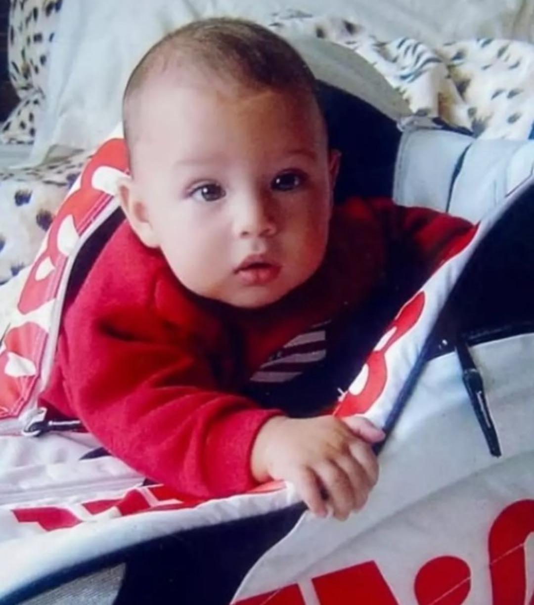 Ebru Şallı&rsquo;nın oğlu Beren koca delikanlı oldu! Anne oğul pozlarına yorum yağdı 1