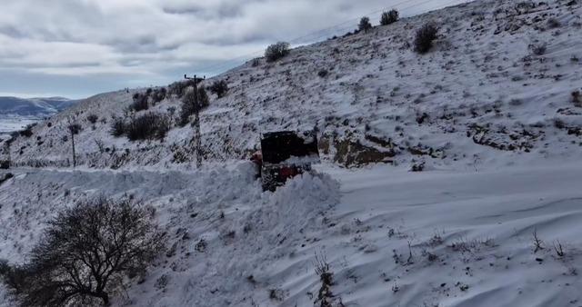 Batman&rsquo;da yolu kardan kapanan 333 yerleşim yeri yolundan 158&rsquo;i a&ccedil;ıldı 4