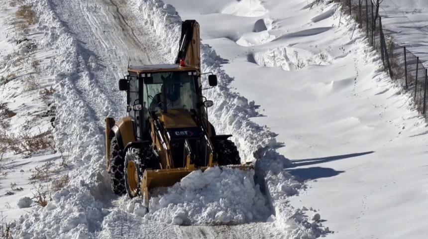 Batman&rsquo;da yolu kardan kapanan 333 yerleşim yeri yolundan 158&rsquo;i a&ccedil;ıldı